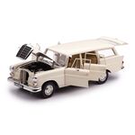 масштабная модель Mercedes-Benz 200 универсал W110 1966 1 18
