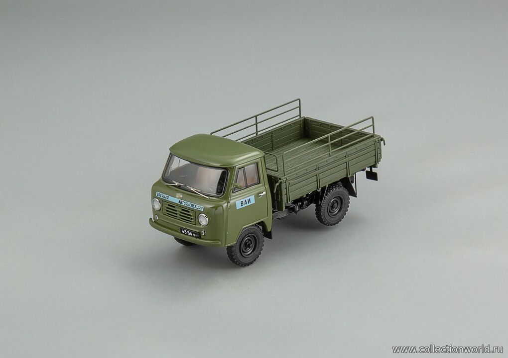 УАЗ-450Д Военная Автоинспекция МО СССР 1963 г. с аксессуарами в кузове